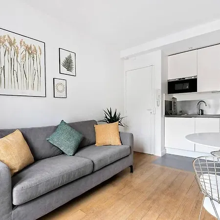 Superbe Avec Balcon Au Coeur De Montorgueil * Paris