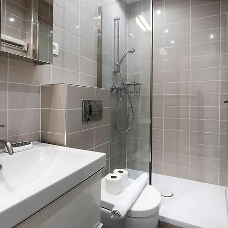 Apartment Superbe Avec Balcon Au Coeur De Montorgueil Paris
