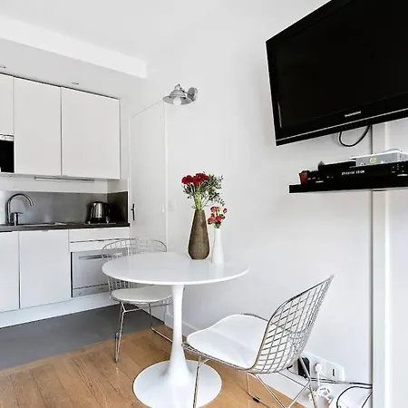 Superbe Avec Balcon Au Coeur De Montorgueil Paris
