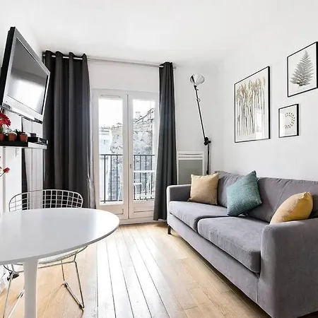 Superbe Avec Balcon Au Coeur De Montorgueil Appartement Parijs