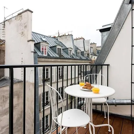 Superbe Avec Balcon Au Coeur De Montorgueil Appartement *