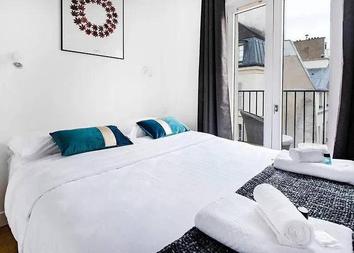 Superbe Avec Balcon Au Coeur De Montorgueil *