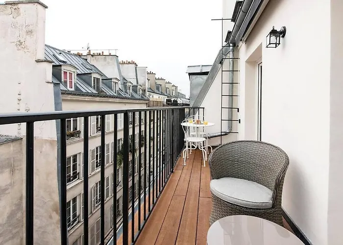 Superbe Avec Balcon Au Coeur De Montorgueil Appartement