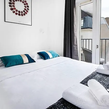 Superbe Avec Balcon Au Coeur De Montorgueil *